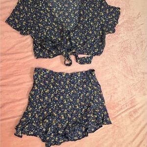 American Eagle Outfitters Blue Floral Top